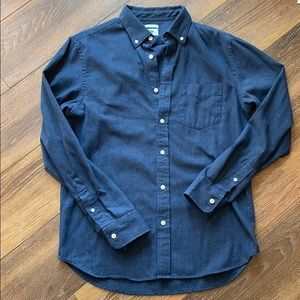 Men’s slim fit button down shirt. Like new!